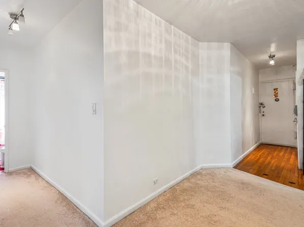 67-40 Yellowstone Boulevard image 9 of 19