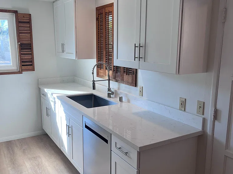241 La Veta Ave — Photo 4
