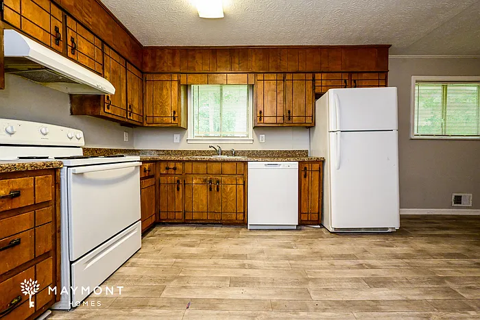 2472 Hartford Dr — Photo 7