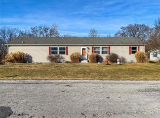 499 Stevenson Dr, Pocahontas, IL 62275