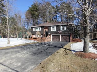 24 Pinewood Dr, Auburn, ME 04210