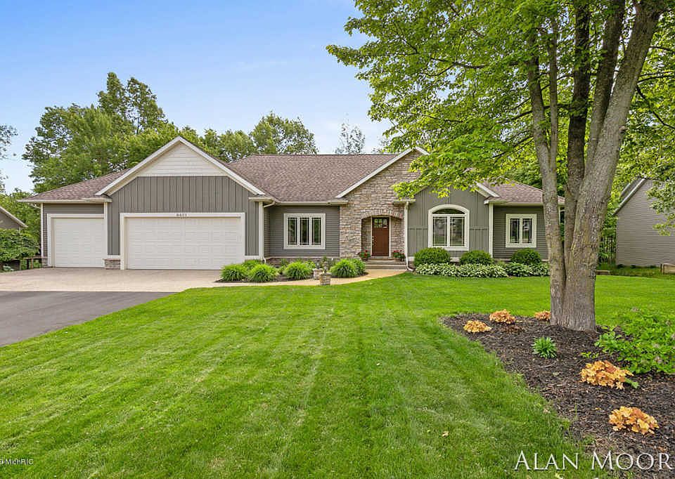 1st image of 9481 Arrowcrest Dr NE