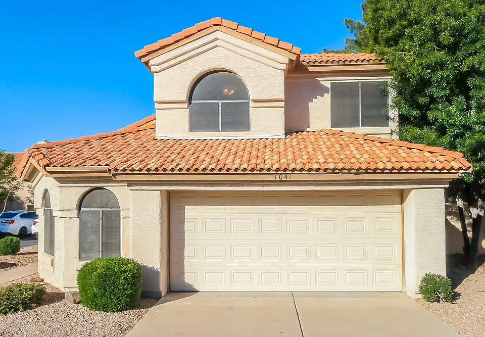 1041 E Sunburst Ln