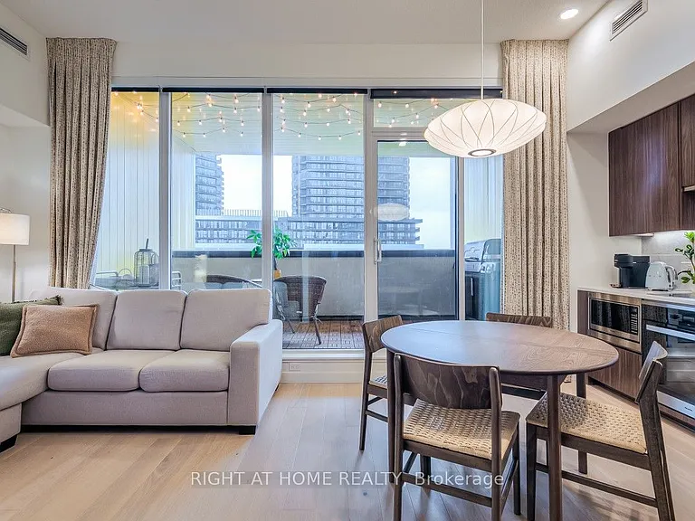 95 McMahon Dr #511 — Photo 2