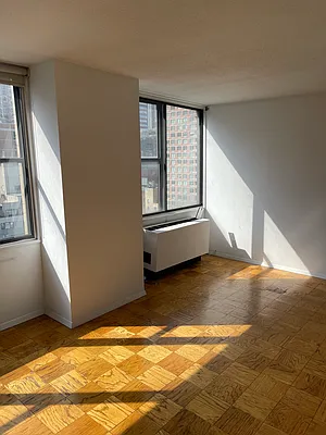 Rented by R New York | media 11