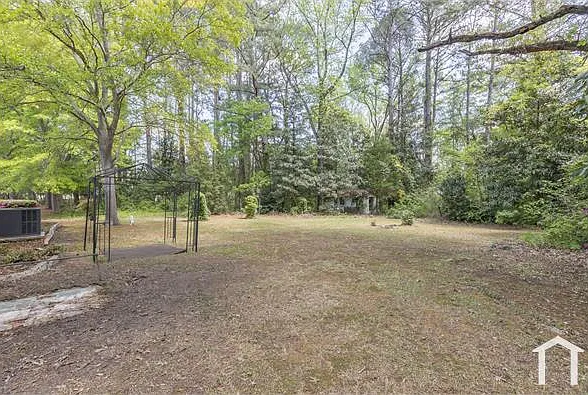 925 Fleetwood Dr — Photo 5