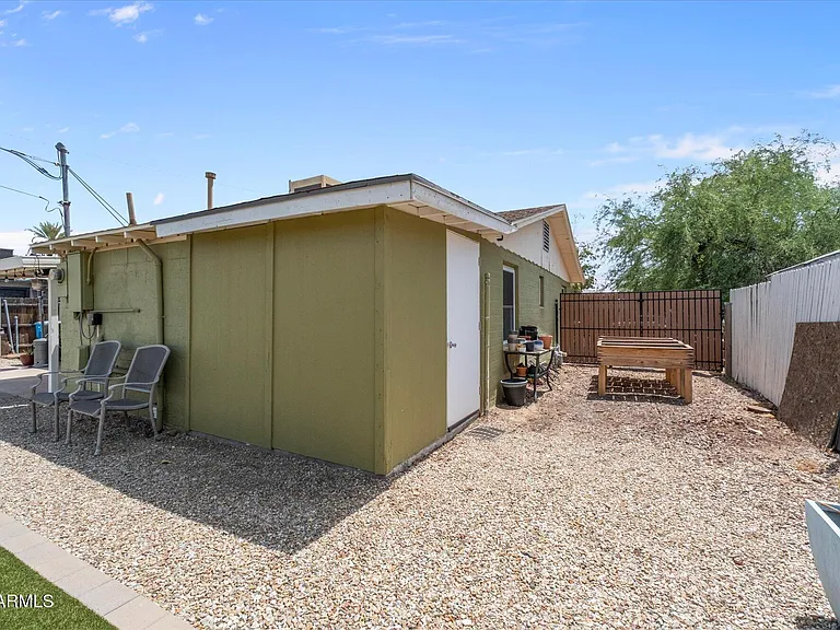 1324 E Orangewood Ave — Photo 17