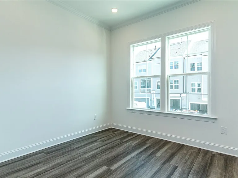 306 Clementine Dr — Photo 6