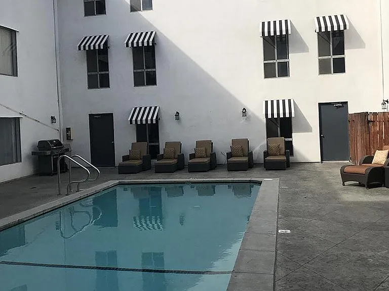 Studio City Hills — Photo 7