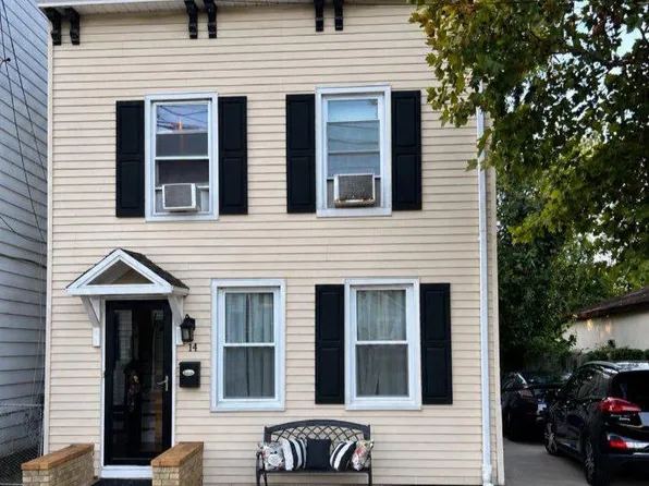 14 Miles Ave, Bordentown, NJ 08505