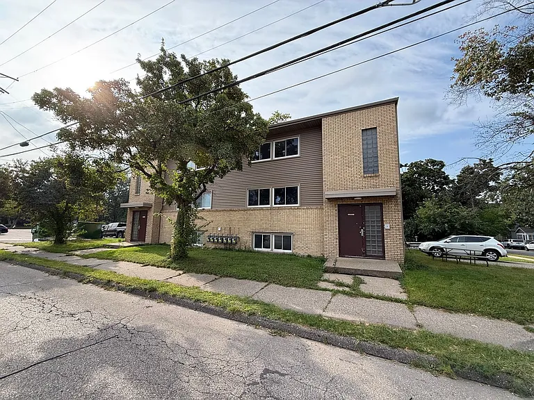 2606 E Hennepin Ave — Photo 16