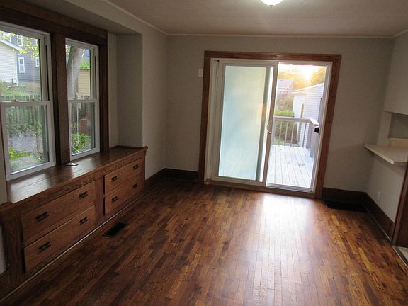 5th image of 2642 Elmwood St