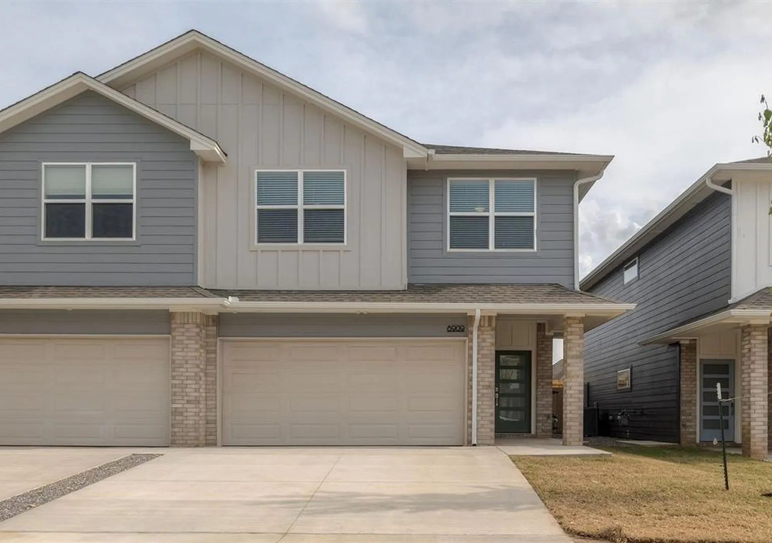 Luxury LARGE 2-story-3 Bedroom 2.5 Bathroom modern townhome in Piedmont Schools (Neighborhood Park) — Photo 3