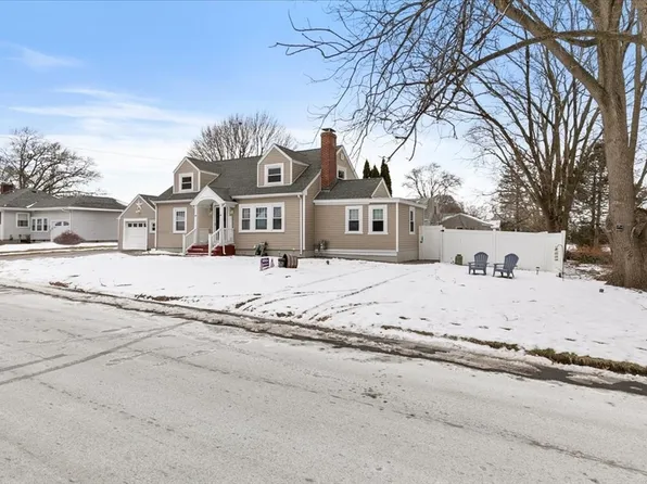 48 Dunstable St, Lawrence, MA 01843