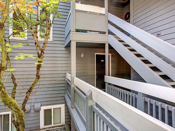 3rd image of 9302 Redmond Woodinville Rd NE