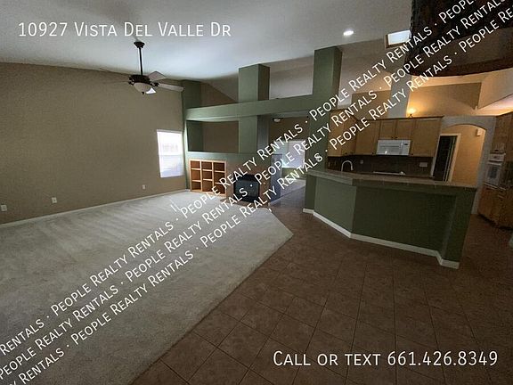 2nd image of 10927 Vista Del Valle Dr