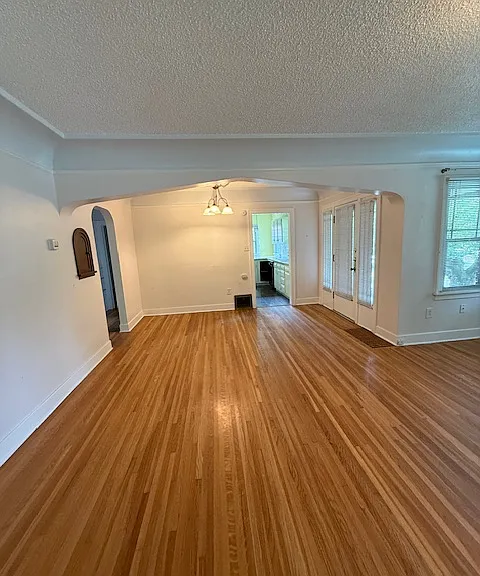 1204 S Maple St — Photo 3