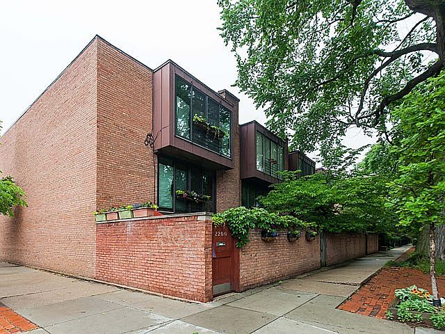 1st image of 2210 N Burling St #10