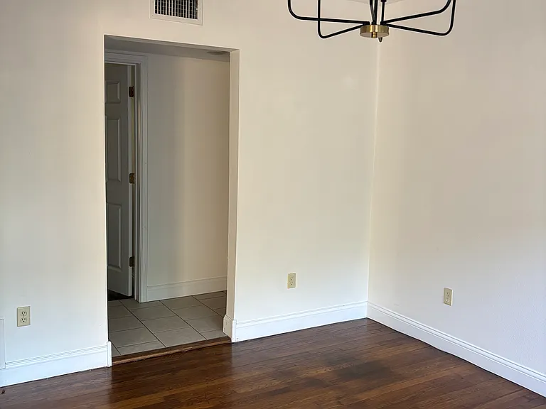 209 N Bishop St — Photo 6