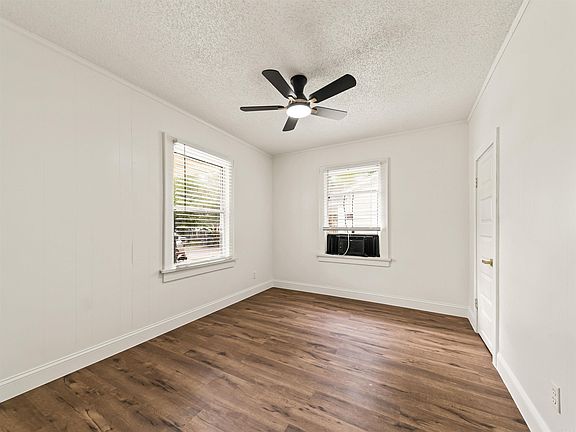 5th image of 144 Centerview St