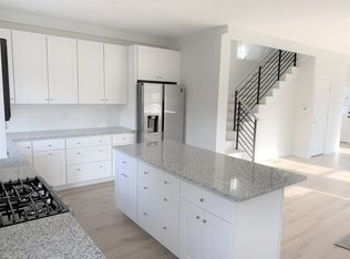 1 Broadway Ave APT 1, Ipswich, MA 01938