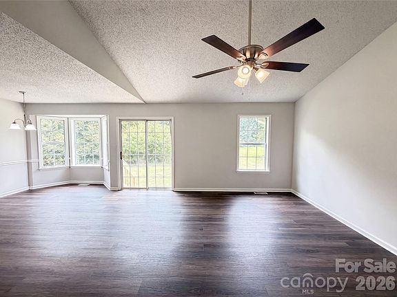 4th image of 4901 Jacquelyne Dr