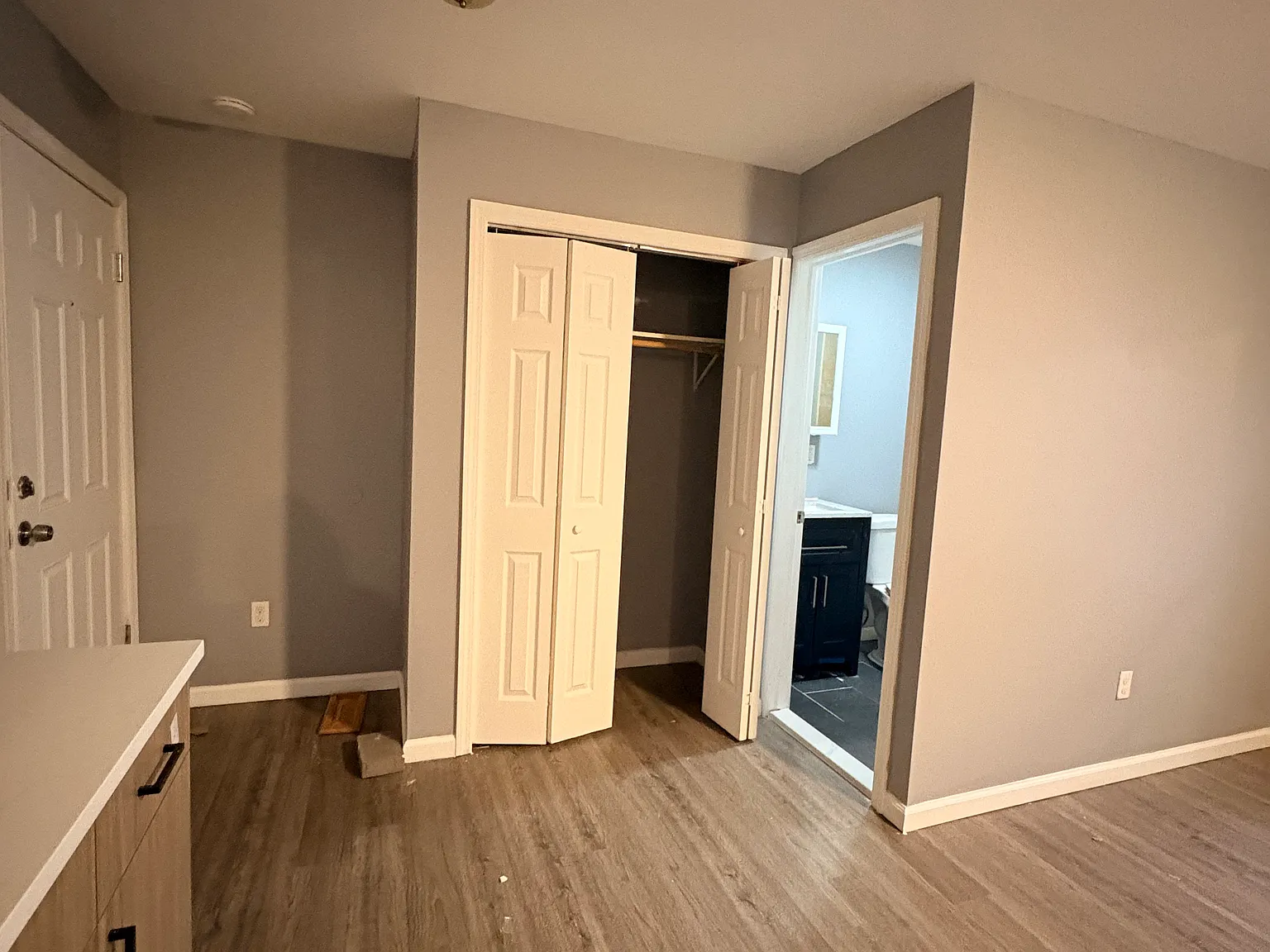 2 bed, 1000 sqft, $1,900 — Photo 4