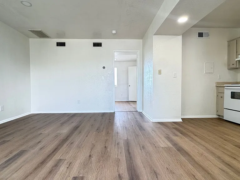 North Central (Stone and Prince), 2 story apartment complex with a/c! — Photo 21