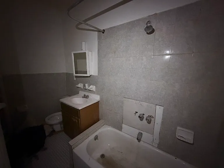 1241 College Ave #2R — Photo 6