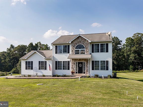 3rd image of 207 Woodland Dr