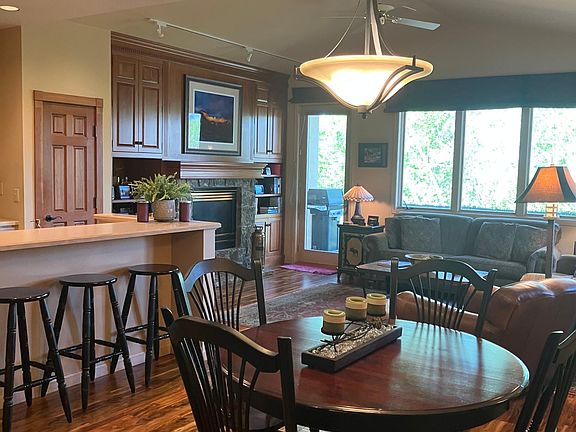 3rd image of 1627 Clubhouse Dr