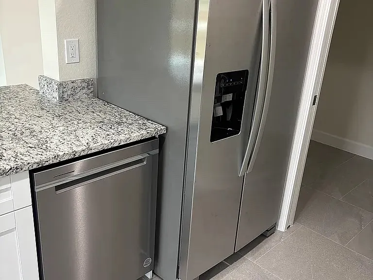 3 bed, 1600 sqft, $2,200 — Photo 3