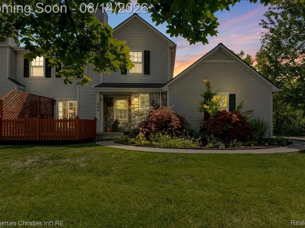242 Barrington Cir, Lake Orion, MI 48360