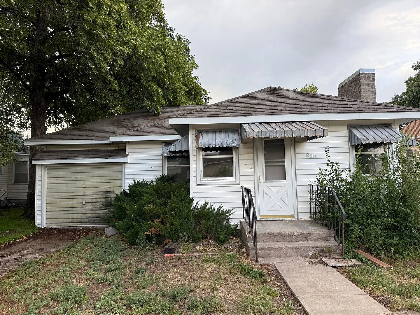 Central air and large backyard! — Photo 1