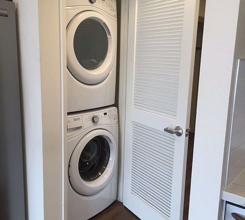 4th image of 733 N Hudson Ave APT 411