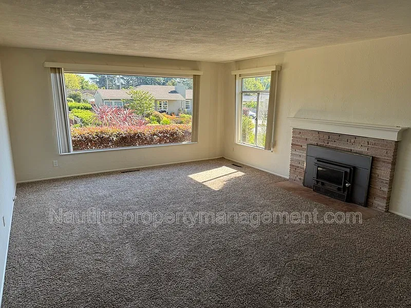 3 bed, 2.0 bath, $5,600 — Photo 3