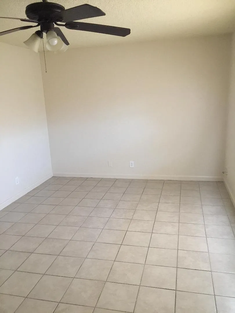 2 bed, 1000 sqft, $1,300 — Photo 4