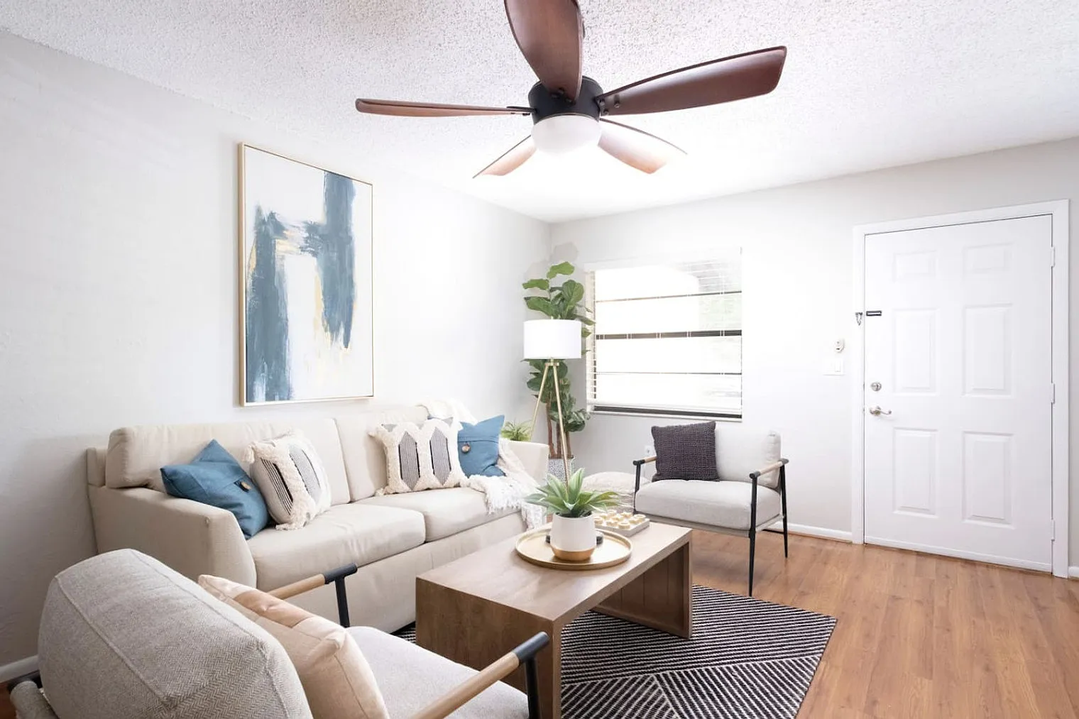 2 bed, 2.0 bath, 925 sqft, $3,246 — Photo 4