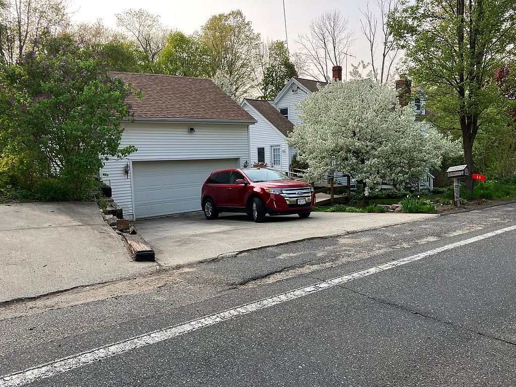 39 Main St, Wales, MA 01081 Zillow