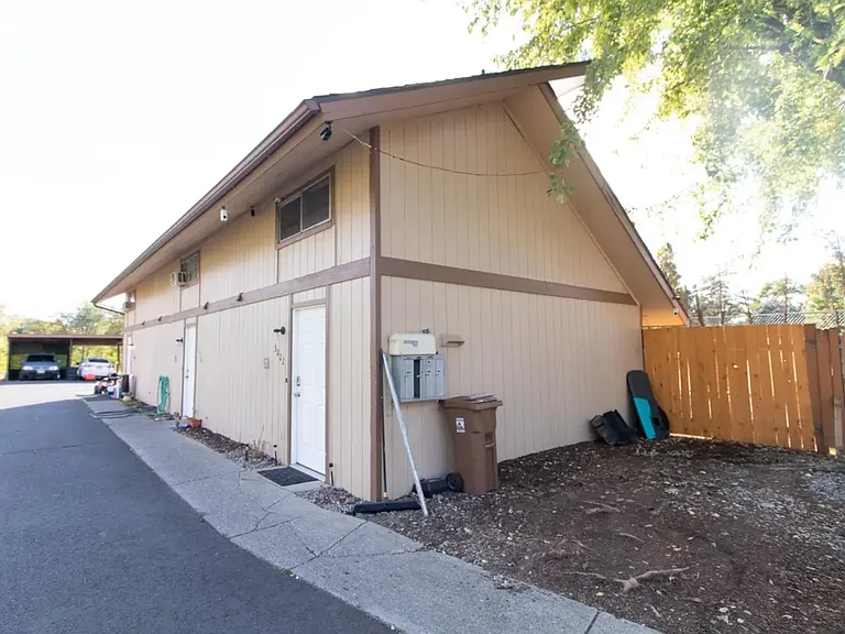 3020 E Jackson Ave — Photo 1