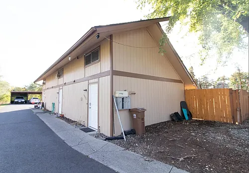 3020 E Jackson Ave Photo 1