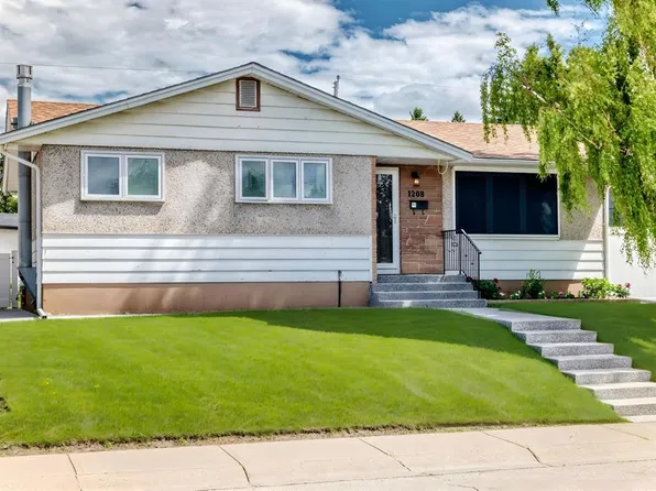 1208 W Mackid Rd NE, Calgary, AB T2E 6B1