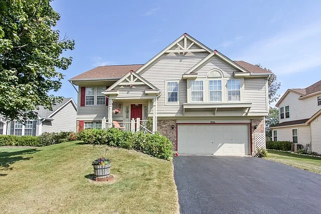 1097 Lexington Ln photo 1
