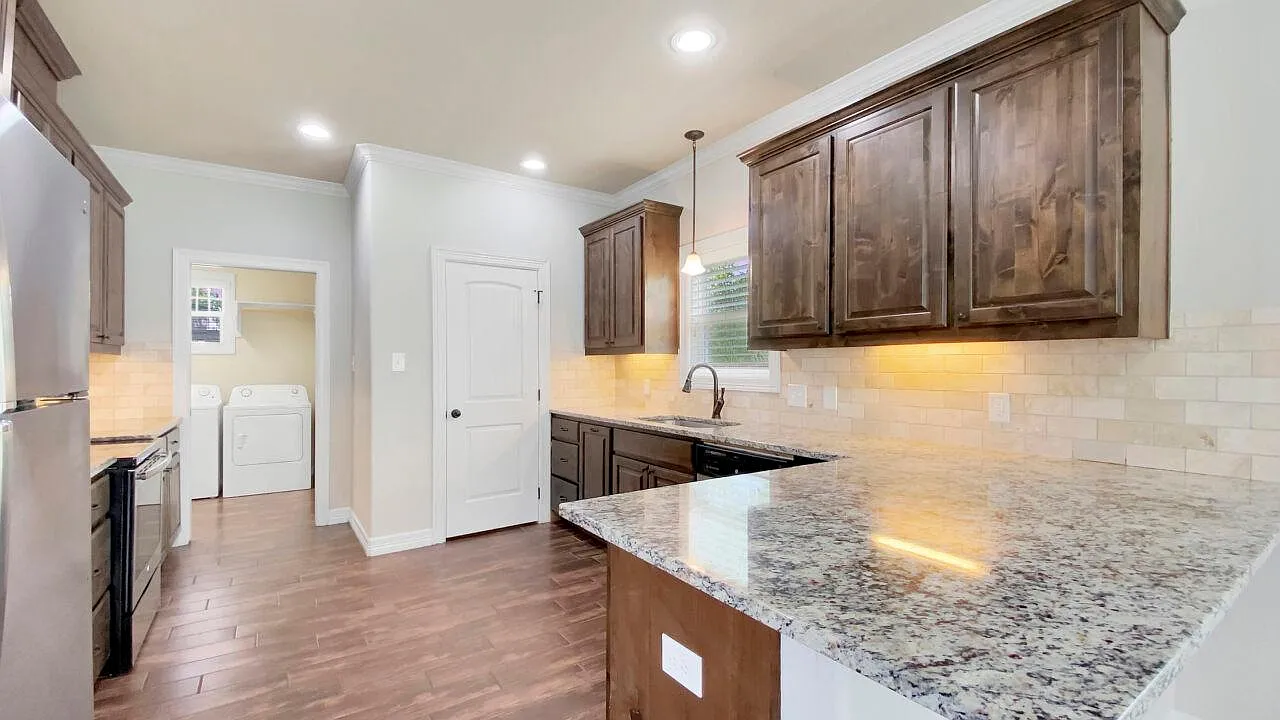 4 bed, 4.5 bath, 2192 sqft, $4,295 — Photo 2