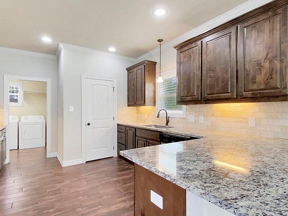 3rd image of 204 Francis Dr