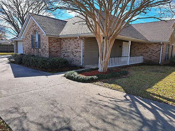 4th image of 411 Valhi Blvd