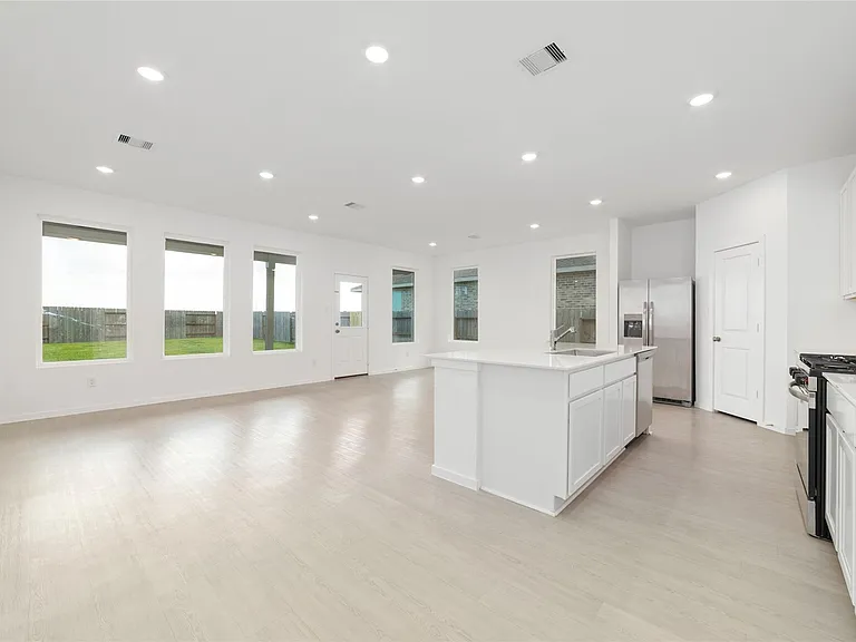 830 Heaven Dr — Photo 9