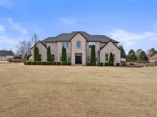 2396 Marylane Dr, Little Flock, AR 72756