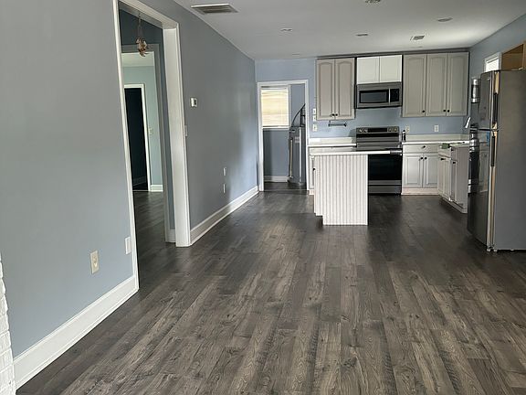 2nd image of 4714 Gresham Cir #4714