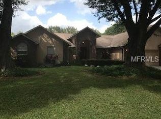 3955 Appletree Dr, Valrico, FL 33594
